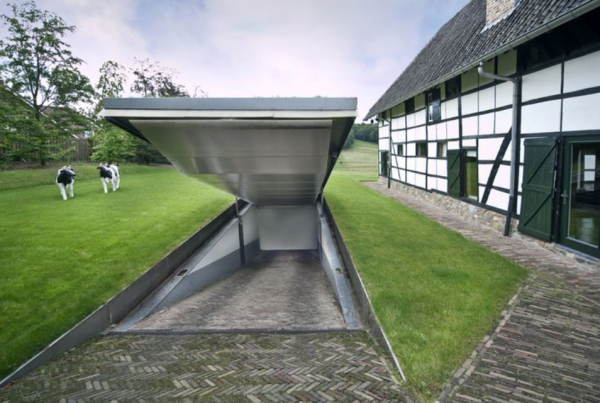 Garasi Bawah Tanah dengan Ram Pembuka Atap